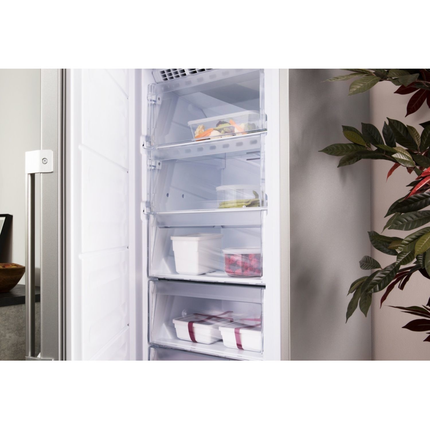 How to defrost a freezer