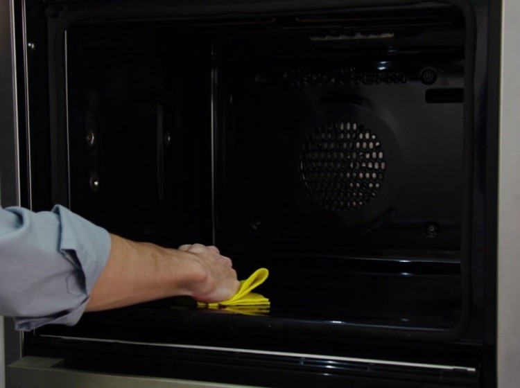 How to Clean an Oven
